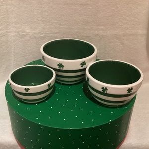Set of three ceramic green and white shamrock nesting prep bowls